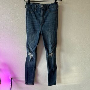 Hollister Ultra High-Rise Jean Leggings w/ Knee Rips